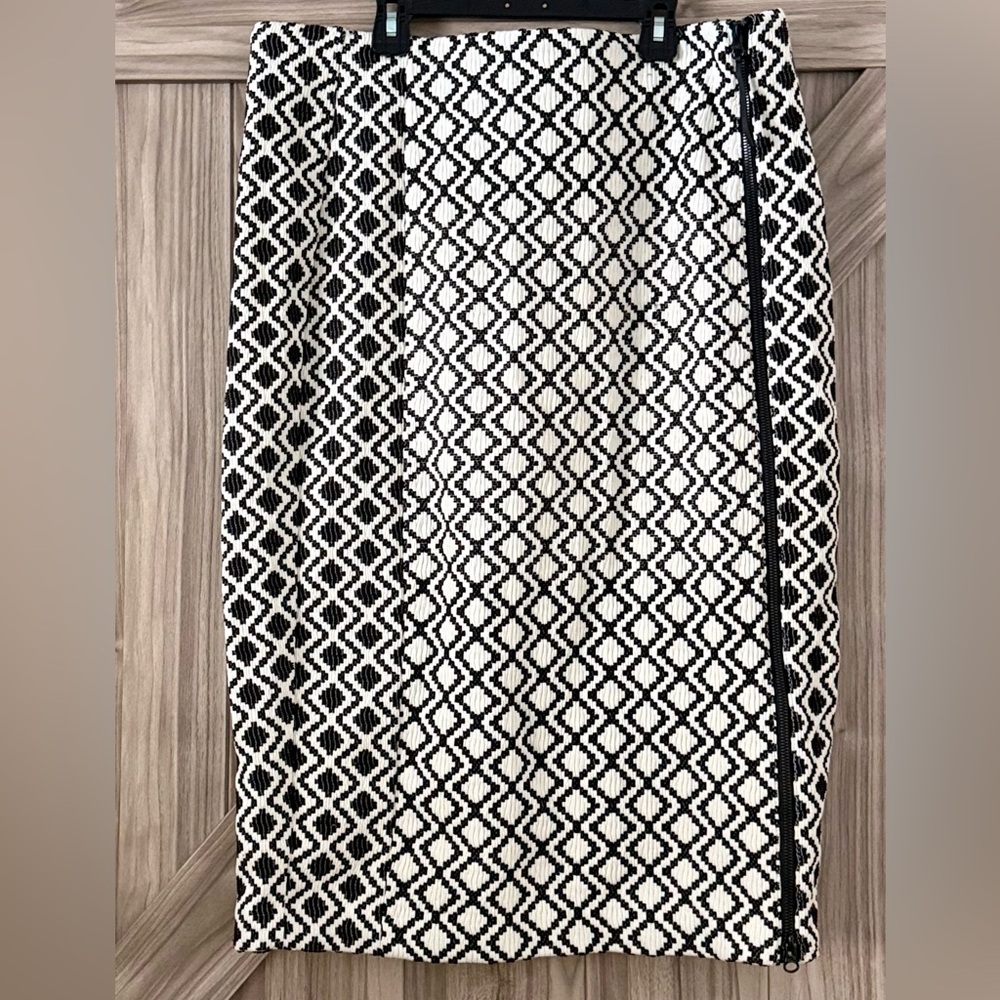 Lane Bryant Monochrome Diamond Pencil Skirt - Picture 3 of 5